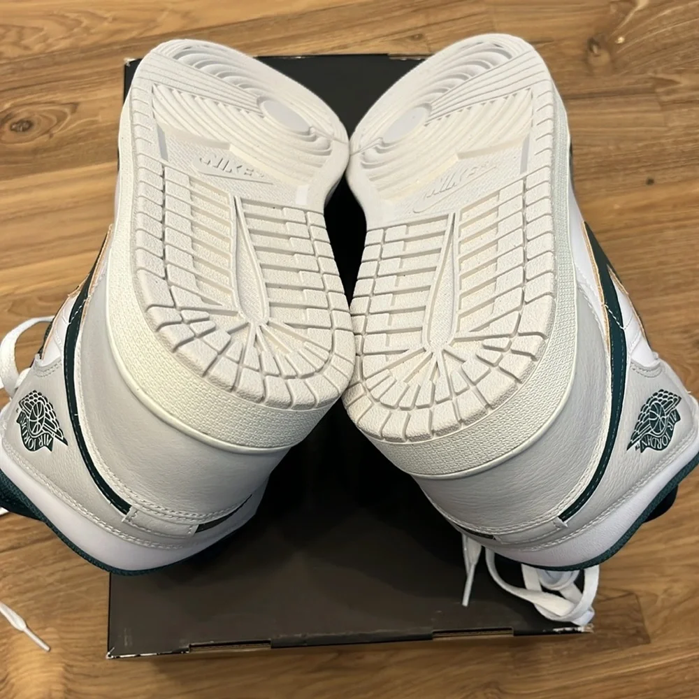 Nike New!! Nike Jordan Air 1 MID SE Size 11